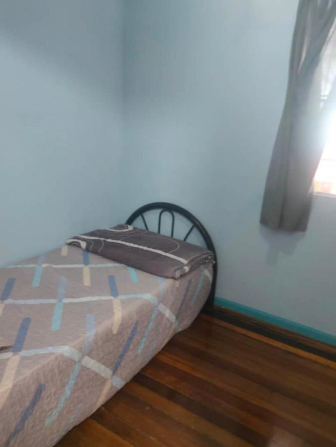 Mak Upstairs With 5 Bedrooms