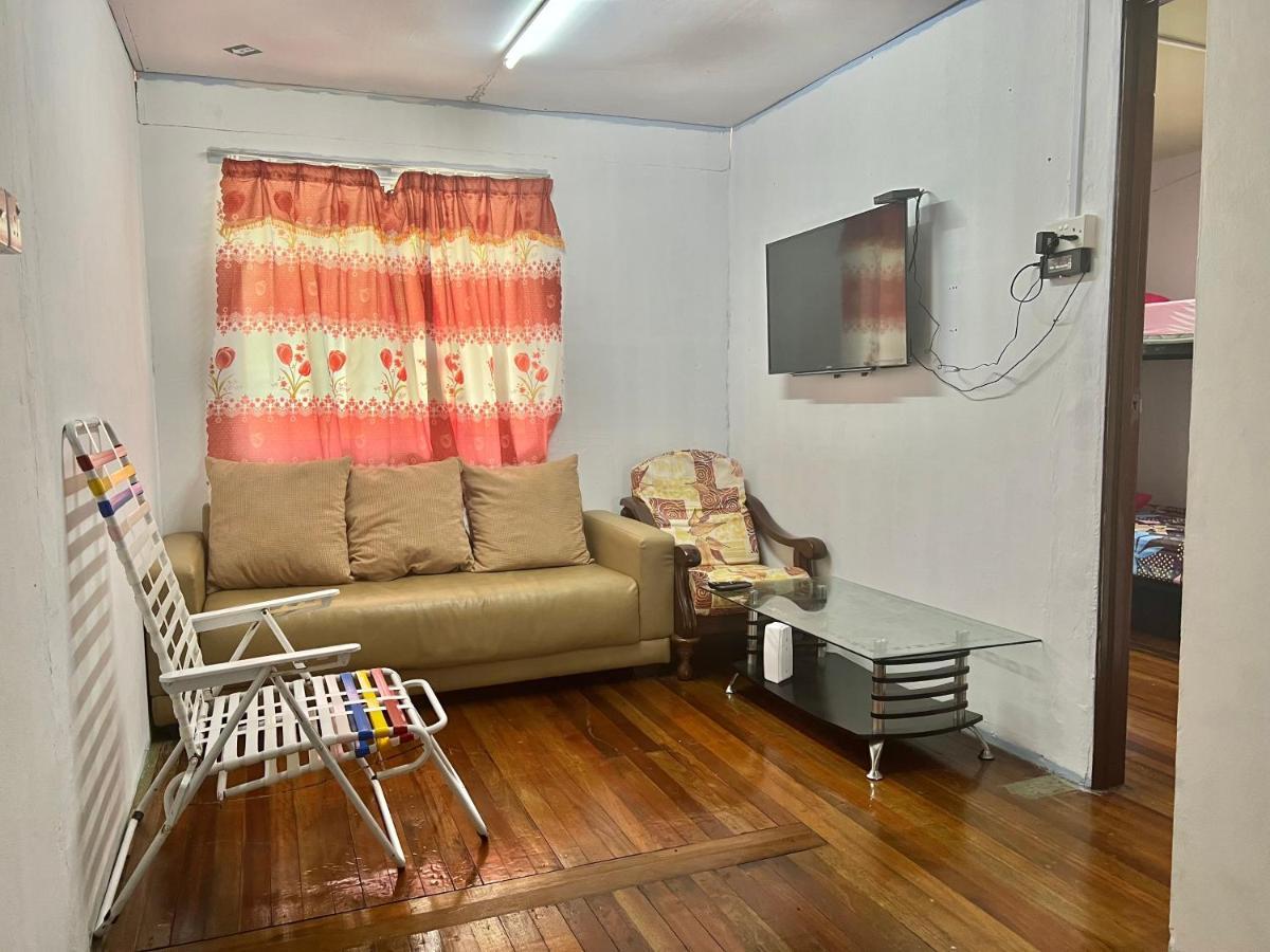 Mak Upstairs With 5 Bedrooms Holiday home